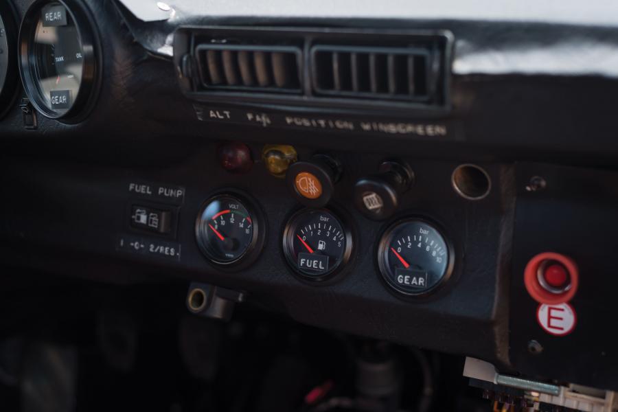 Детали интерьера Porsche 959 Paris-Dakar 1986 года  (фото 14 из 38)